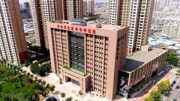 甘肅省建筑科學(xué)研究院（集團(tuán)）有限公司，成立于1973年，是甘肅省領(lǐng)先從事建筑科學(xué)研究和科技研發(fā)的綜合性咨詢(xún)與技術(shù)服務(wù)機(jī)構(gòu)，是國(guó)家高新技術(shù)企業(yè)、全國(guó)用戶(hù)滿(mǎn)意標(biāo)桿企業(yè)、甘肅省科技創(chuàng)新型企業(yè)。